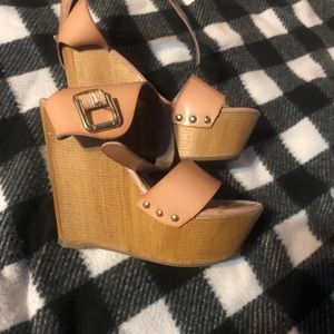 7.5 Beige Wedges